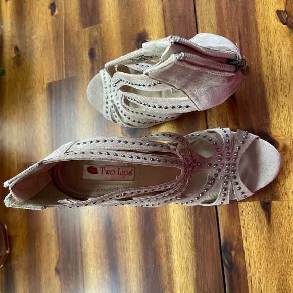 WOMENS SHOES~TWO LIPS~BEIGE Suede WITH STITCHING - Picture 6 of 6